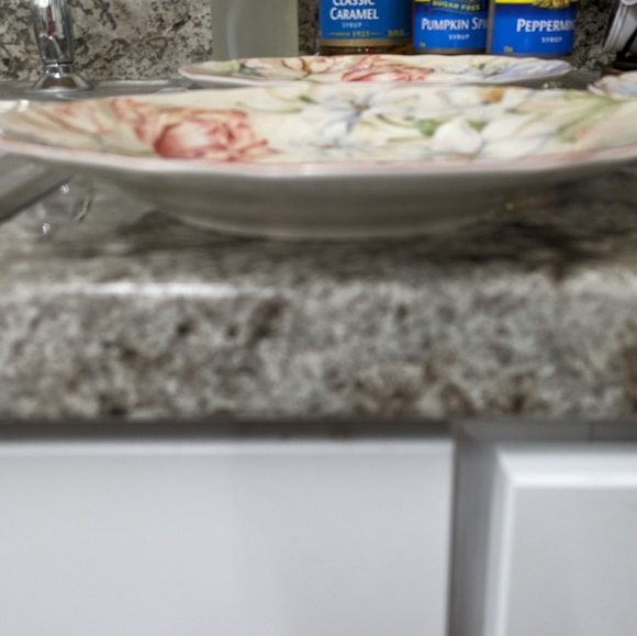 222 Fifth Desiree set of 4 Salad plates - Picture 5 of 6